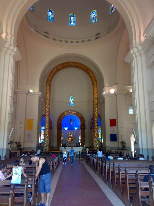IMÁGENES DEL SANTUARIO DE LA VIRGEN DE CAACUPÉ (FOTOGRAFÍAS DEL PORTALGUARANI.COM)